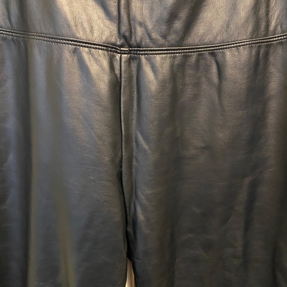 Lysse size M faux leather pants - Picture 3 of 7